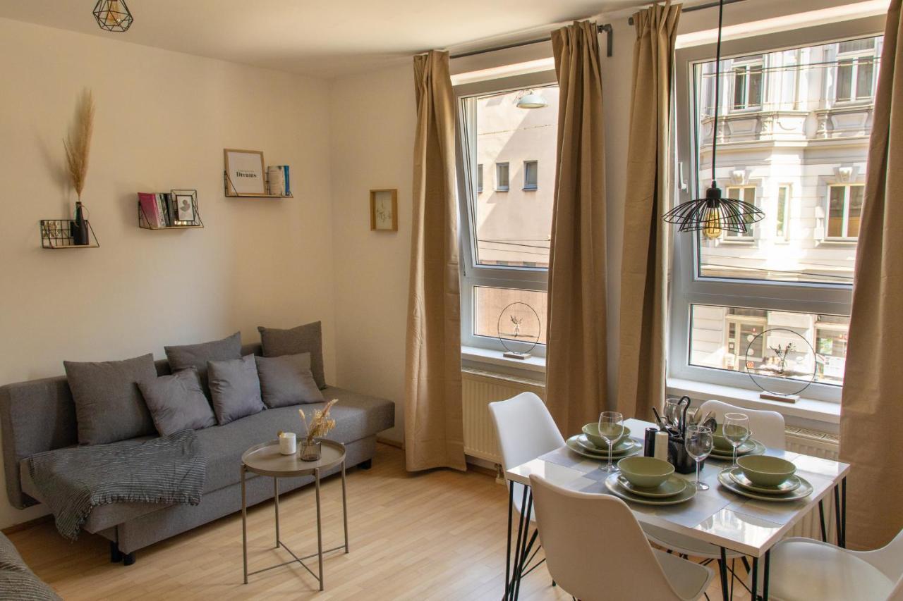 Modern - Neu - Gemutlich - Self Checkin - Zentral - Strassenbahn 38 Zum Ring Apartment Vienna Luaran gambar